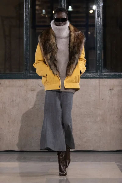 Look 25